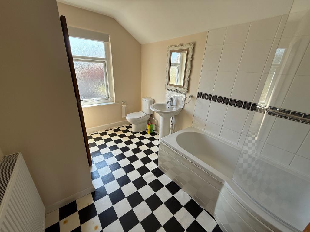 Lot: 116 - END-TERRACE HOUSE WITH PARKING - Bathroom with boiler cupboard and window to the rear